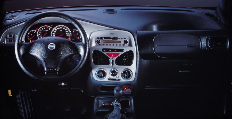  Fiat Albea 2003 года  (фото 2 из 13)